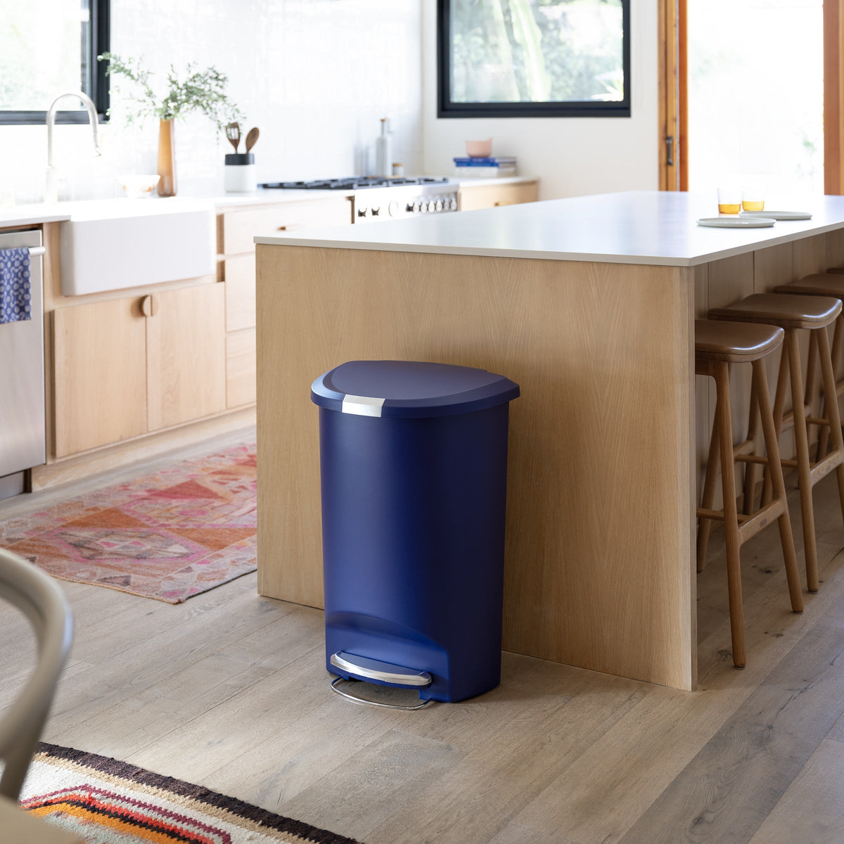 50L Semi-Round Hybrid Step Can